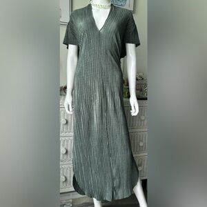 Sabina Musayev textured short sleeves midi dress in green color Size Large